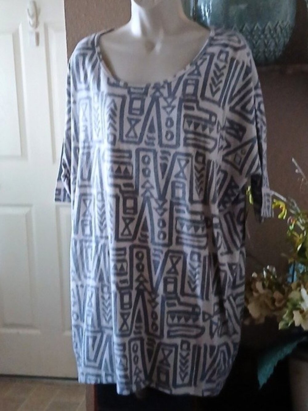 Womens LuLaRoe Short Sleve Tunic Size XL NWT
